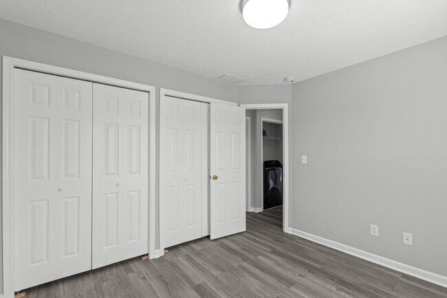 Building Photo - 6907 Colrain Cir