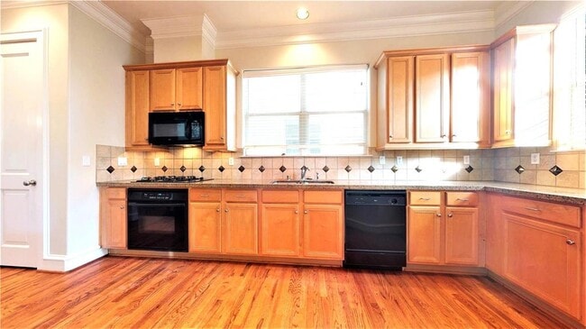 Building Photo - 4522 Lillian St