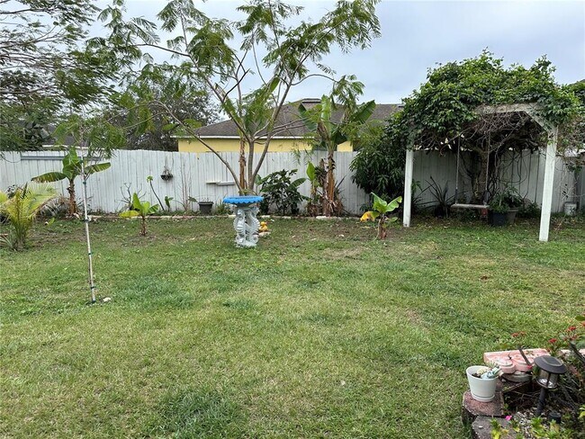 Building Photo - 304 Alegriano Ct