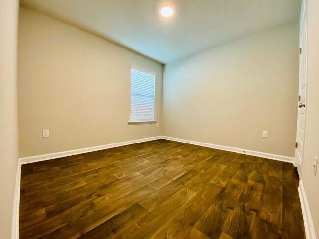 Building Photo - 23135 Shadowridge Dr