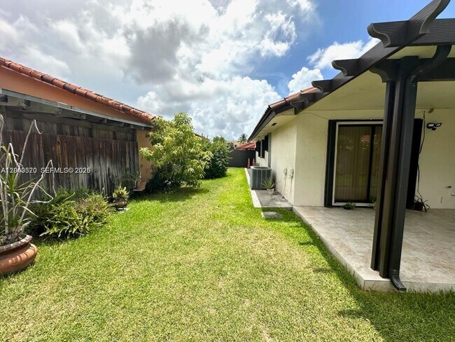 Building Photo - 2514 SW 138th Ave