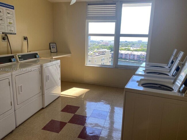 Building Photo - 3800 S Ocean Dr