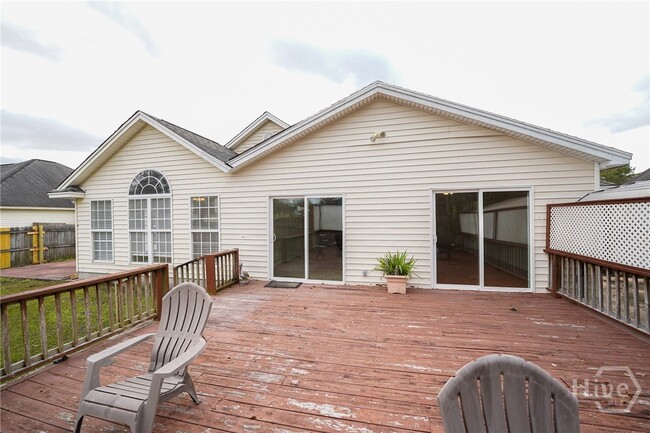 Building Photo - 108 Steven St