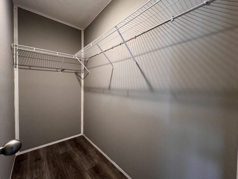 Building Photo - 258 Field Pine Dr