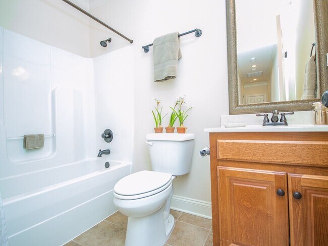 Building Photo - Lake Forest Subdivision. Enjoy all the amenities!