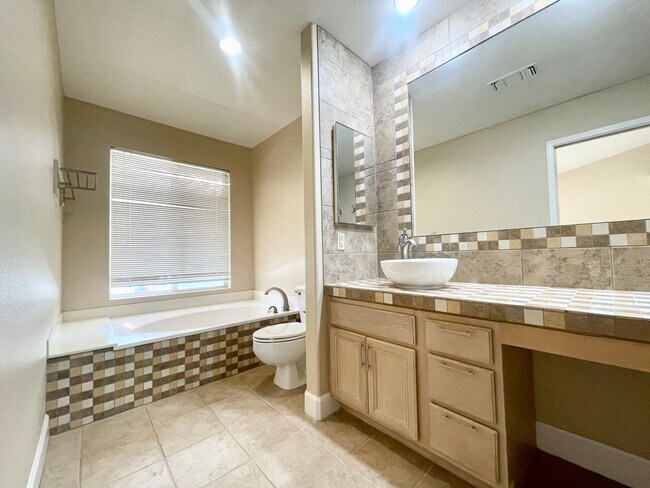 Building Photo - COMING SOON!!! GORGEOUS 3 Bedroom/2.5 Bathroom POOL Home Oasis Awaits in Regency Estates!!