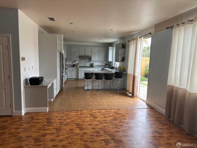 Building Photo - 2055 Redbud Way