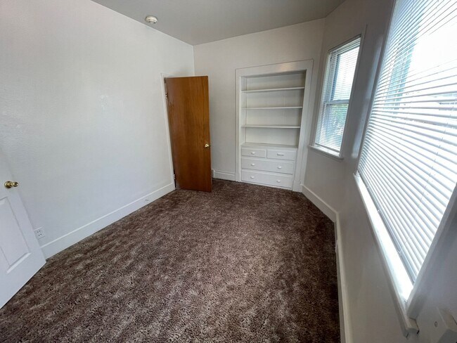 Building Photo - (1532 9th Ave)