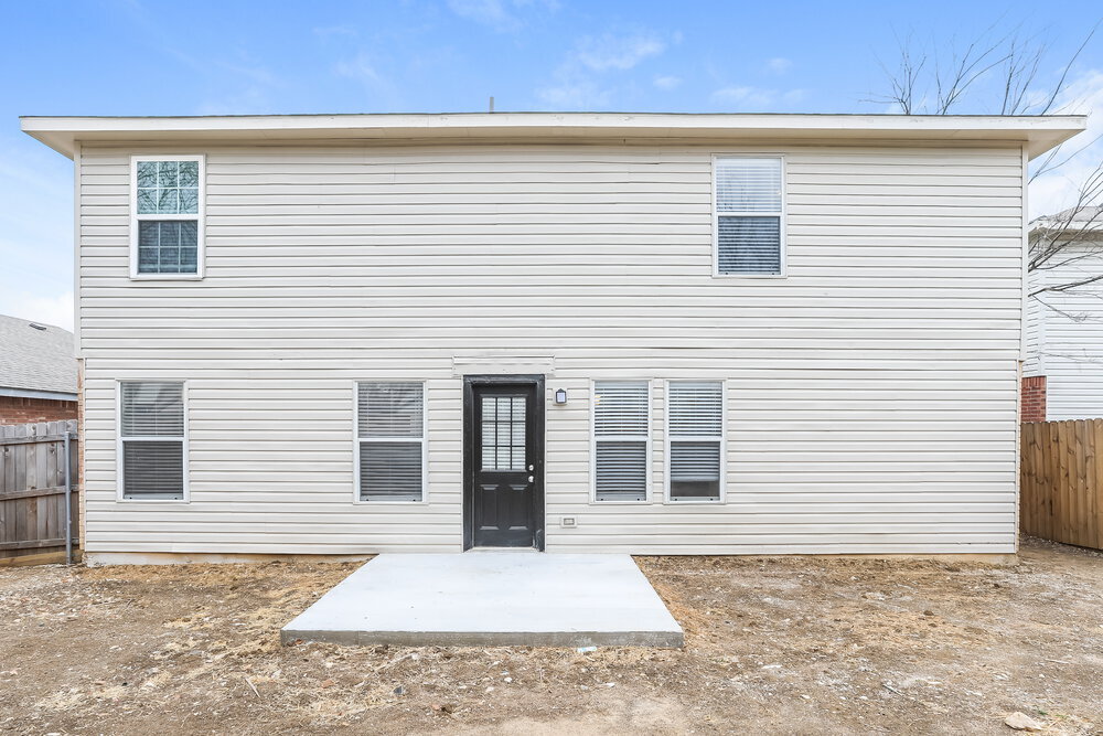 Building Photo - 8764 Stonebriar Ln