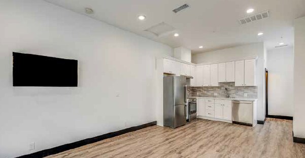 Building Photo - 465 N Santa Cruz Ave