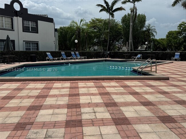 Building Photo - 9711 Fontainebleau Blvd