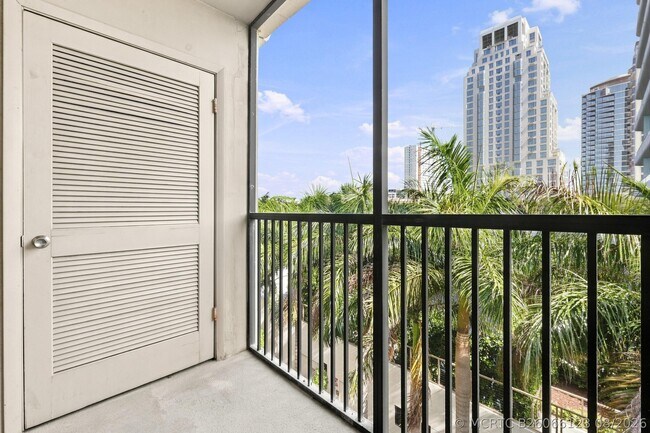 Building Photo - 1601 S Flagler Dr
