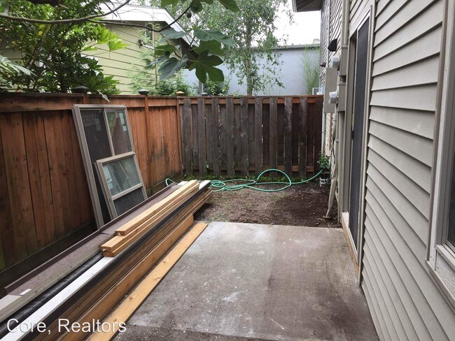 Building Photo - 8915 N Ivanhoe St