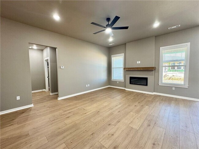 Building Photo - 5900 SW Desert Ave