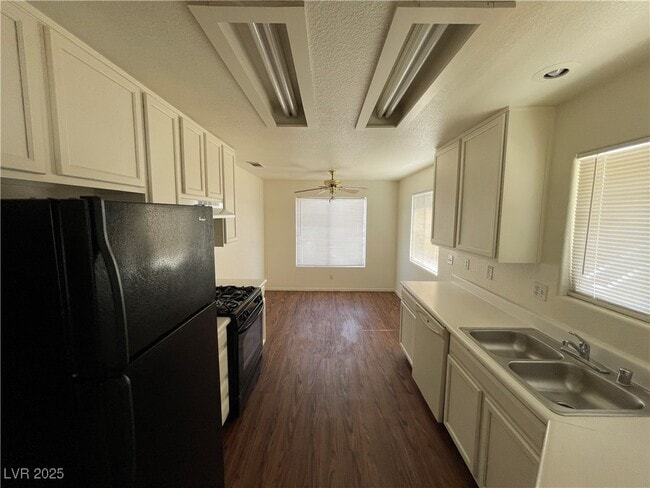 Building Photo - 1541 Linnbaker Ln