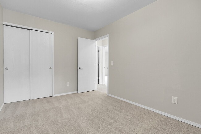 Building Photo - $2,150 - 3 Bed, 1.5 Bath Condo in Aurora w...