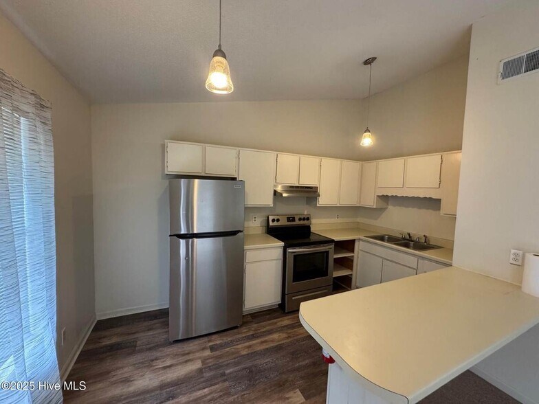 Building Photo - 2536 Flint Dr