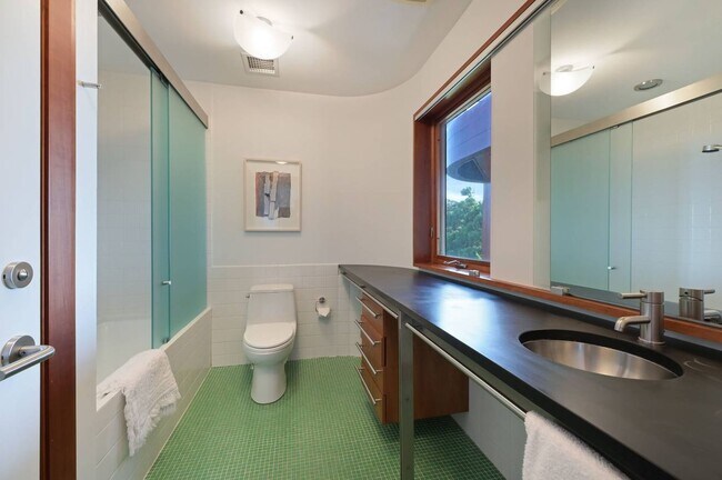 Building Photo - 360 Dune Rd