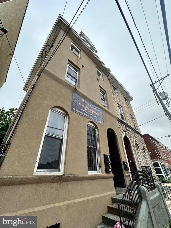 Building Photo - 1732 Master St