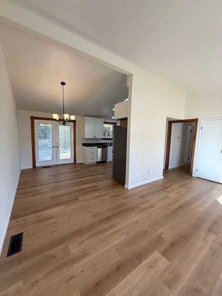 Building Photo - 91 Cedar Ridge Dr