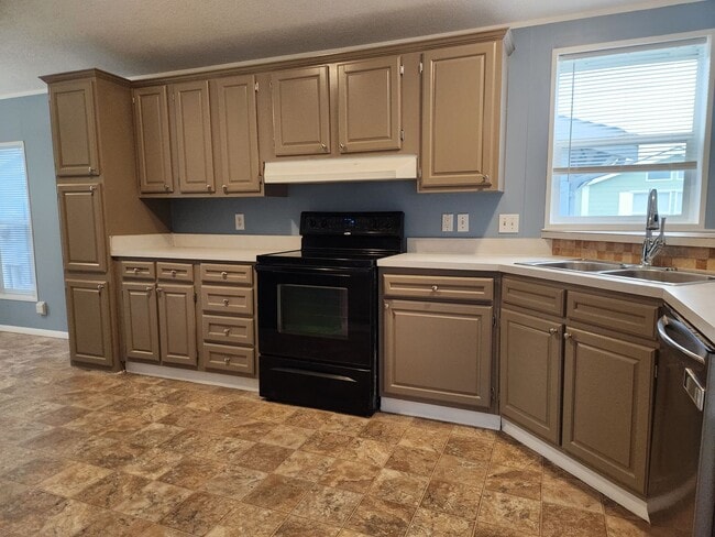 Building Photo - 1625 Main St