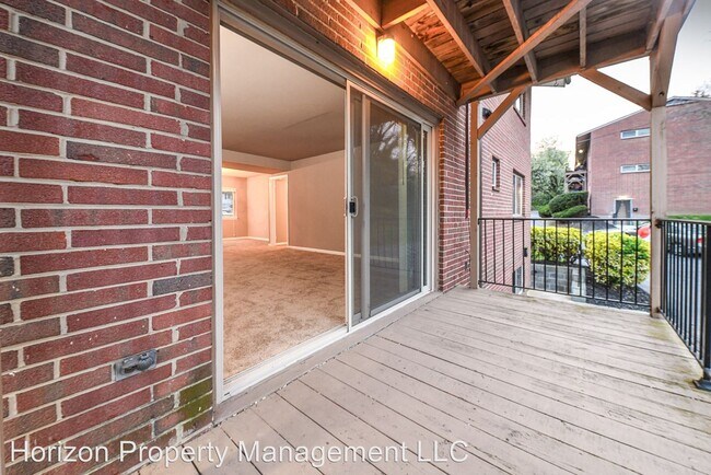 Primary Photo - 6103-6107 Bellona Ave