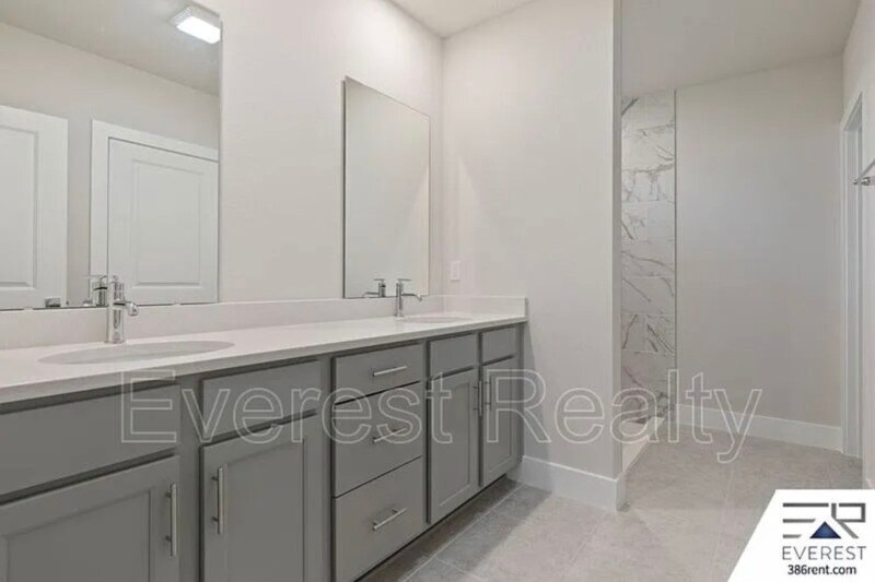 Building Photo - 9 Buffalo Grove Pl
