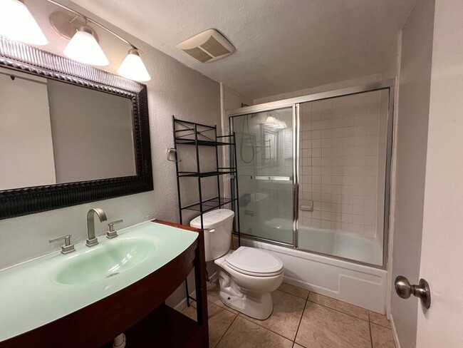 Building Photo - 5409 Pine Creek Dr