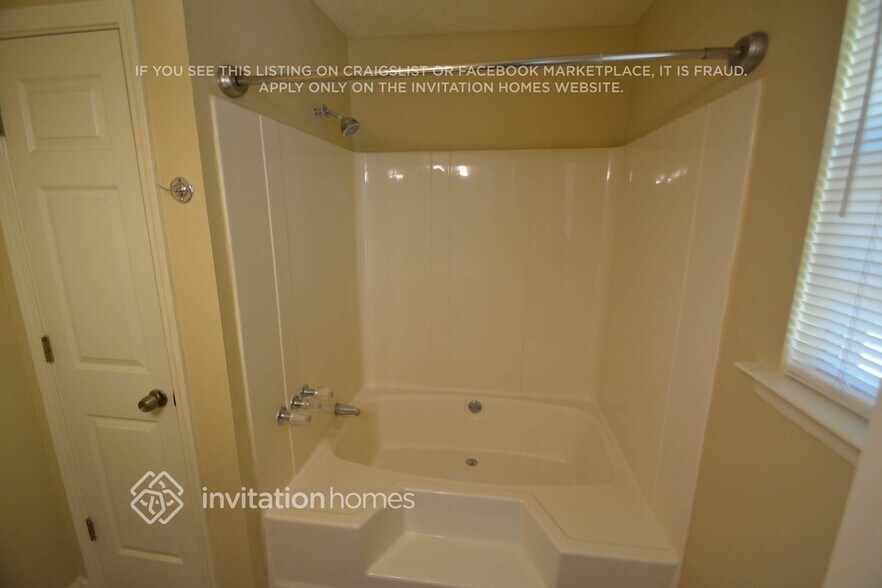 Building Photo - 12 Hale Haven Dr