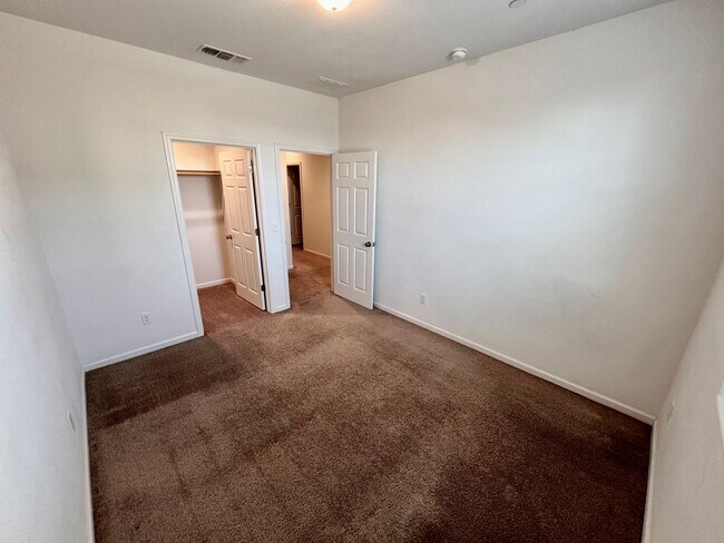 Building Photo - $2,450 Temperance & Clinton, 4 Bedroom - N...