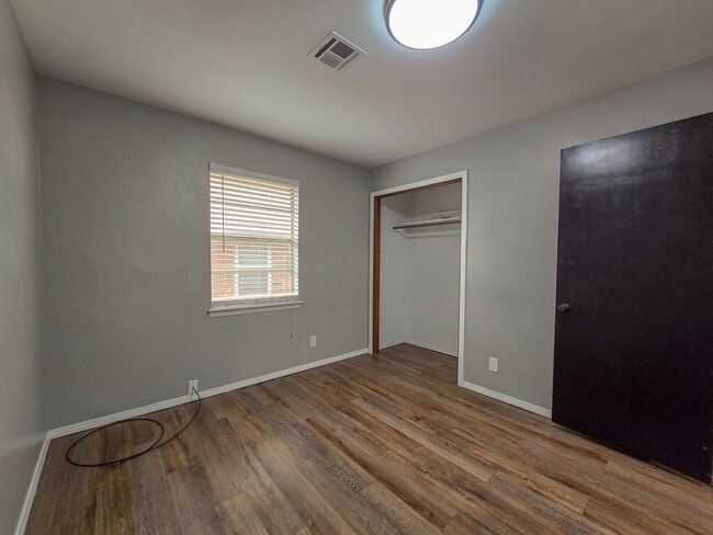 Building Photo - 3 Bedroom 2 Bath home in Shawnee!