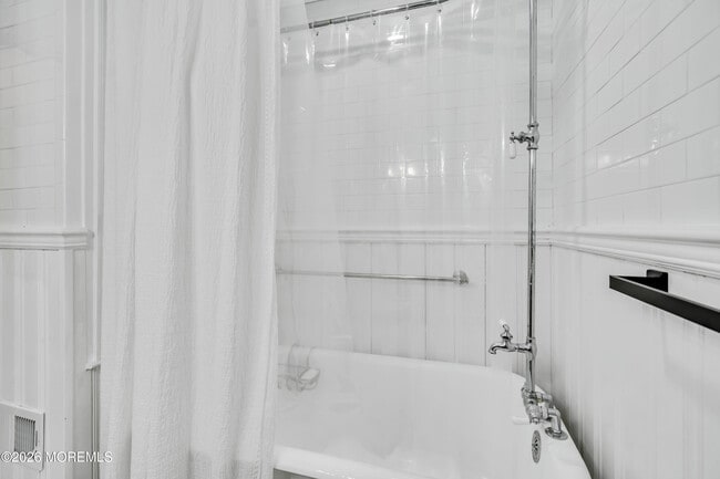 Building Photo - 24 St Nicholas Pl