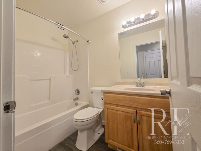 Building Photo - Military Discount: Spacious Bremerton Townhome with Garage & Fenced Yard