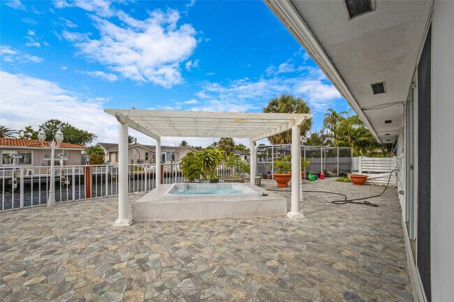 Building Photo - 1311 NE 27th Way