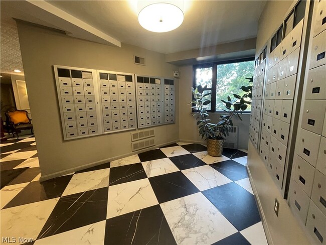 Building Photo - 11720 Edgewater Dr