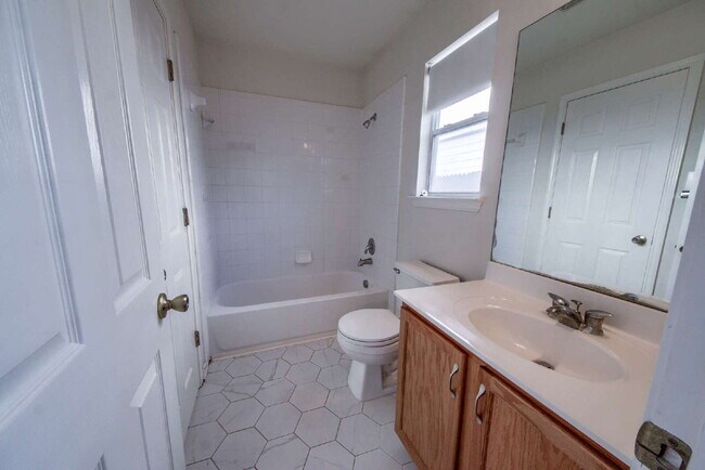 Building Photo - Charming 3-bedroom, 2-bathroom home in Wildhorse!
