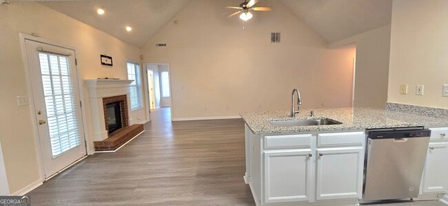 Building Photo - 2 Mill Ridge Pl