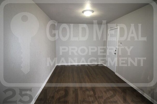 Building Photo - 711 W Avenue C