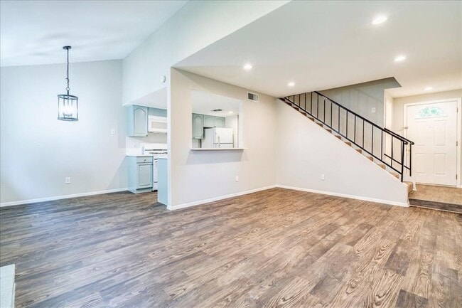 Building Photo - 408 Vista W Ct