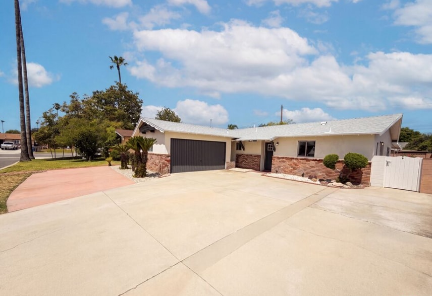 Building Photo - 14809 Dancer St