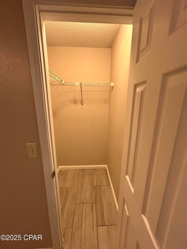 Building Photo - 3914 E 11th St