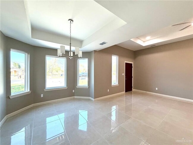 Building Photo - 23 Elmira Ave