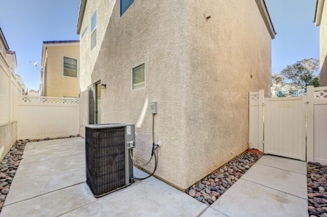 Building Photo - Charming 3-Bedroom, 2-Story Home in the Heart of Silverado Ranch!