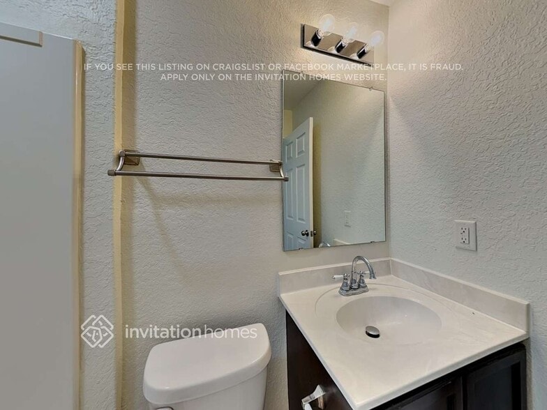 Building Photo - 27305 Paraiso Manor