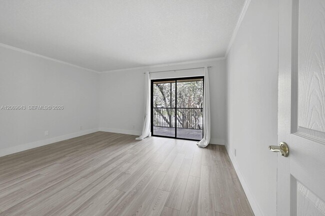 Building Photo - 185 Lakeview Dr