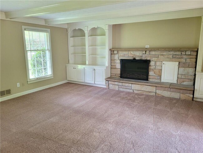 Building Photo - 2800 Davis Rd