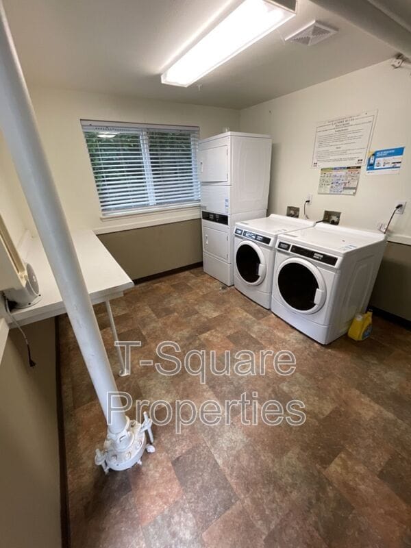 Building Photo - 7041 S 116th Pl