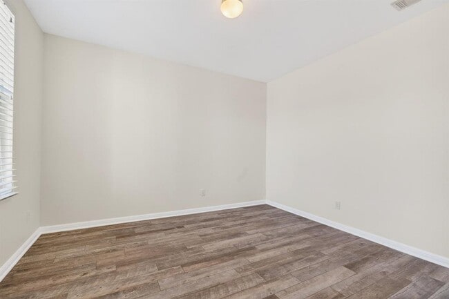 Building Photo - 2068 Herzog