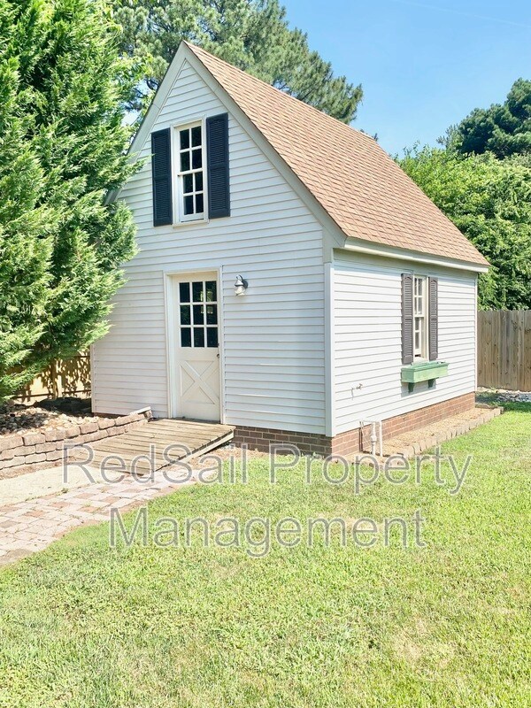 Building Photo - 3928 Oak Dr E