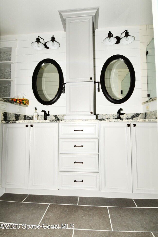 Building Photo - 405 Sparrow Dr